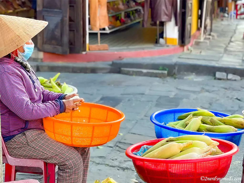 street vendors in vietnam